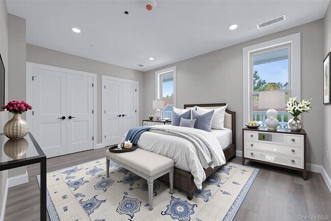 Building Photo - 110 School St