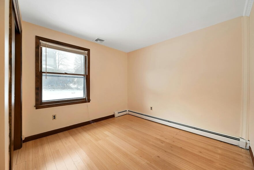 Building Photo - 27 Beech St