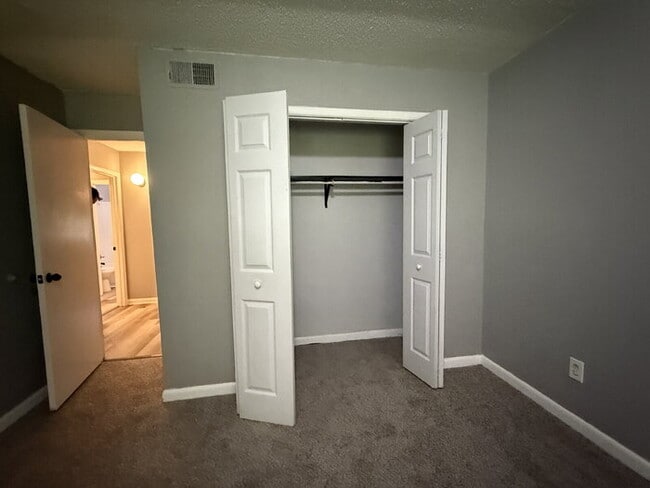 Building Photo - Your New Home Awaits: Charming 3-Bedroom Townhouse in Decatur!