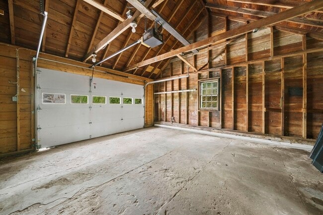 Building Photo - 17 Lovers Ln