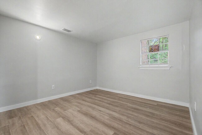 Building Photo - 1811 Devra Dr