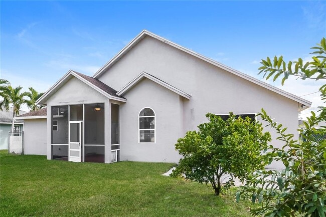 Building Photo - 4031 Claremont Dr