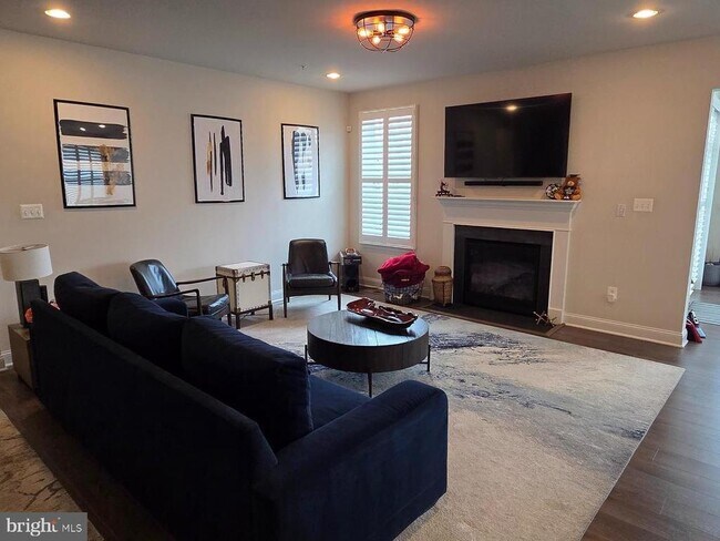 Building Photo - 4533 Shakespeare Cir
