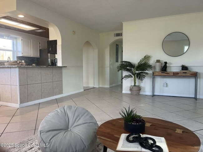 Building Photo - 2027 Wallace Ave