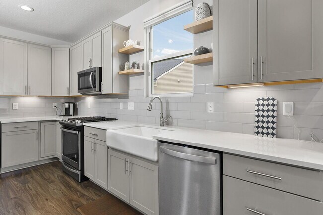 Building Photo - 402 Henstride Ct