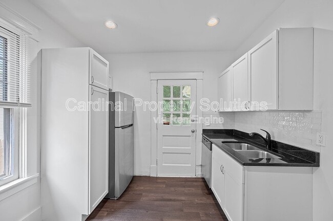 Building Photo - 5622 Prentice St