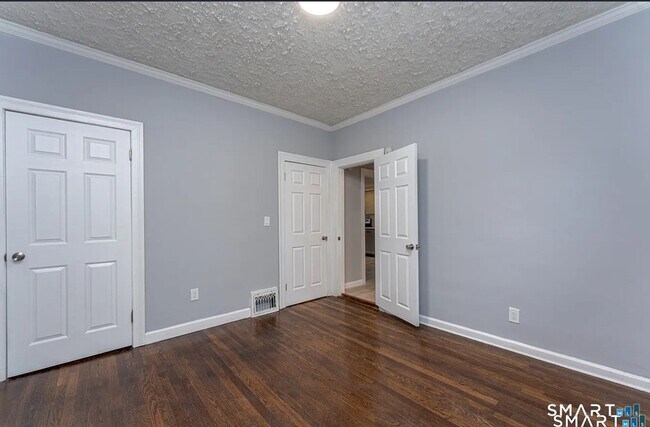 Building Photo - 87 Melrose Ave