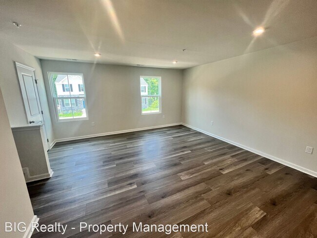 Building Photo - 3 br, 2 bath House - 104 Van Fleet Circle