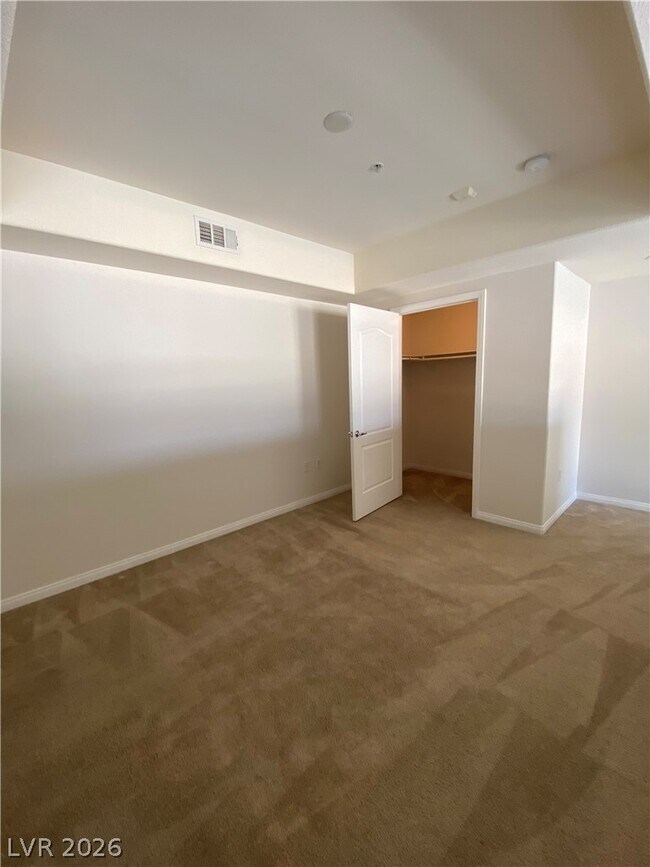 Building Photo - 20 E Serene Ave