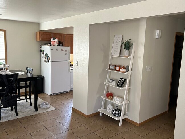 Building Photo - 1505 Springbrook Dr