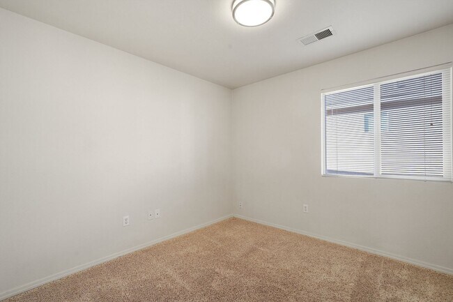 Building Photo - 4BR Home for Rent + Office/Bonus Room | Rio Rancho SE | 2-Car Garage | Large Yard