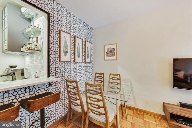 Building Photo - 1 Scott Cir NW