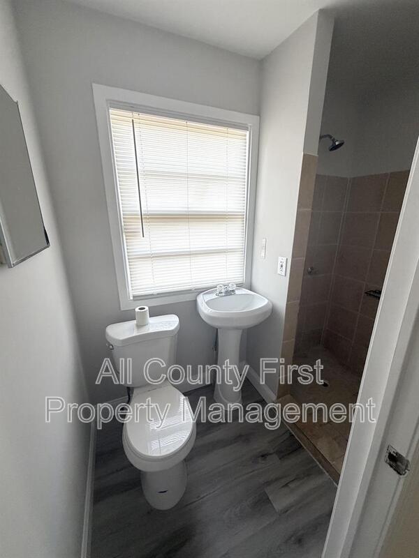 Building Photo - 3236 Renault Rd SE