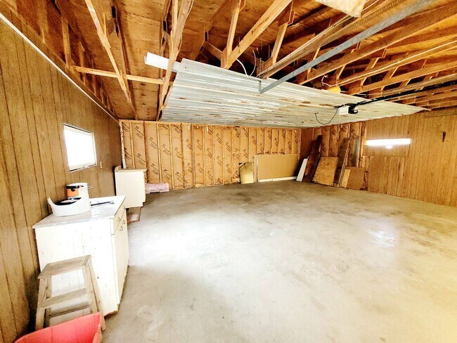 Building Photo - 103 W 1st Ave