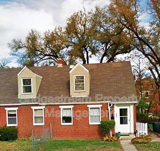 Building Photo - 325 Wallace Dr