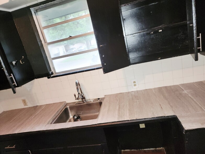 Building Photo - 3737 Maywood Ave