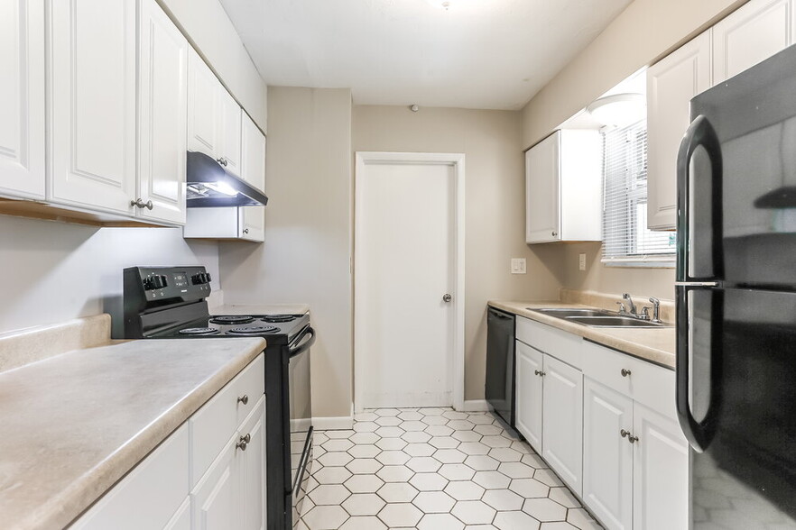 Building Photo - 6112 NW 8th St