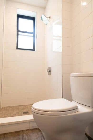 Building Photo - 18 W 125th St