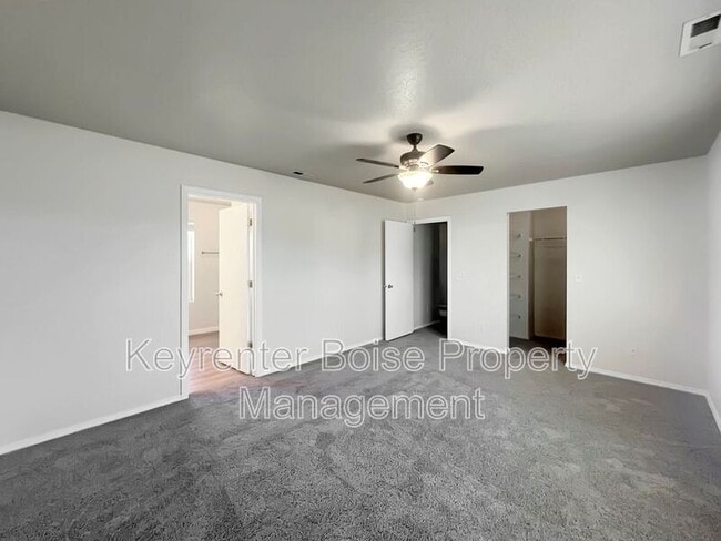 Building Photo - 3120 Cascadia St