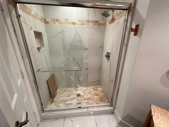 Building Photo - 5701 W Country Ave