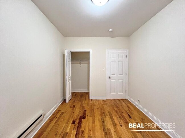 Building Photo - 1 bedroom in CHICAGO IL 60613