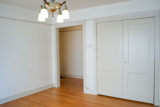 Building Photo - Charming Buckman Studio: Hardwoods, Walk-in Closet & More!