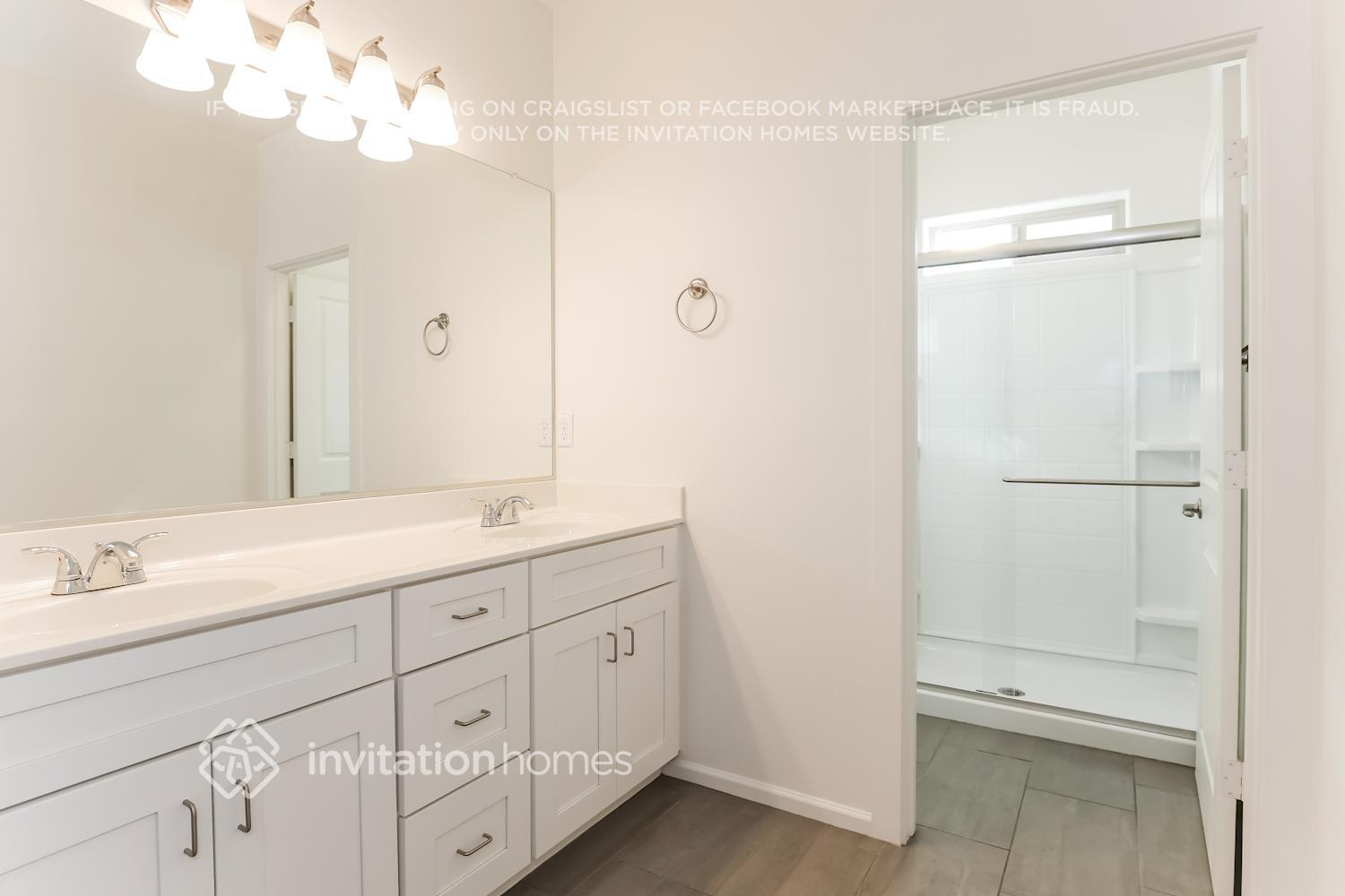 Building Photo - 16440 S 10th St