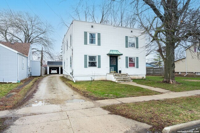 Building Photo - 610 Maple St