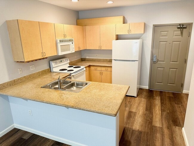 Building Photo - Beautiful One Bedroom Condo in the " Piazza Palermo." building! Pet considered!!