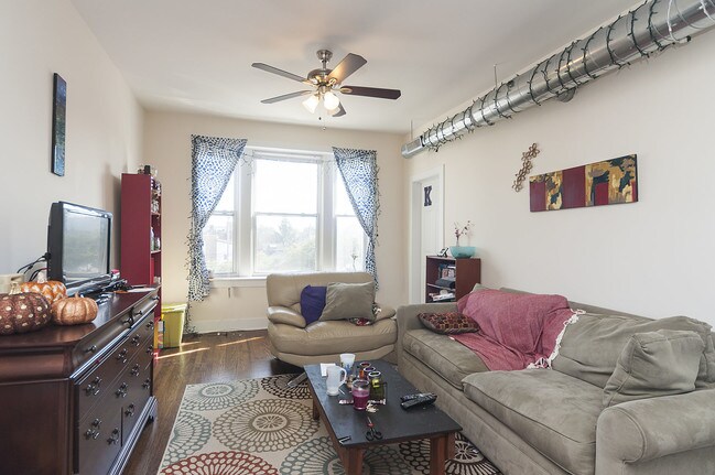 Building Photo - 1900 N Western Ave