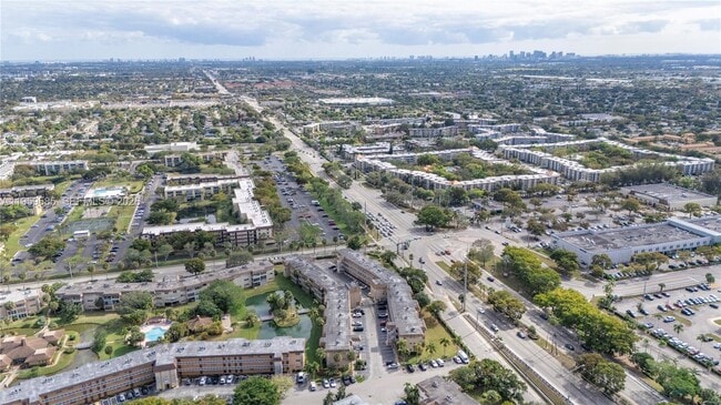 Building Photo - 5021 W Oakland Park Blvd