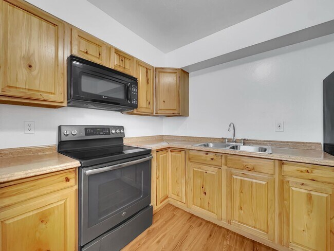 Building Photo - Central Phoenix 2/1 Ground Floor Super Clean.