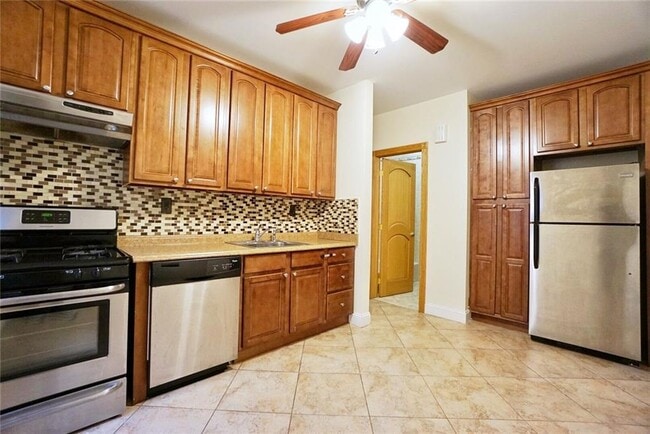 Building Photo - 556 81st St