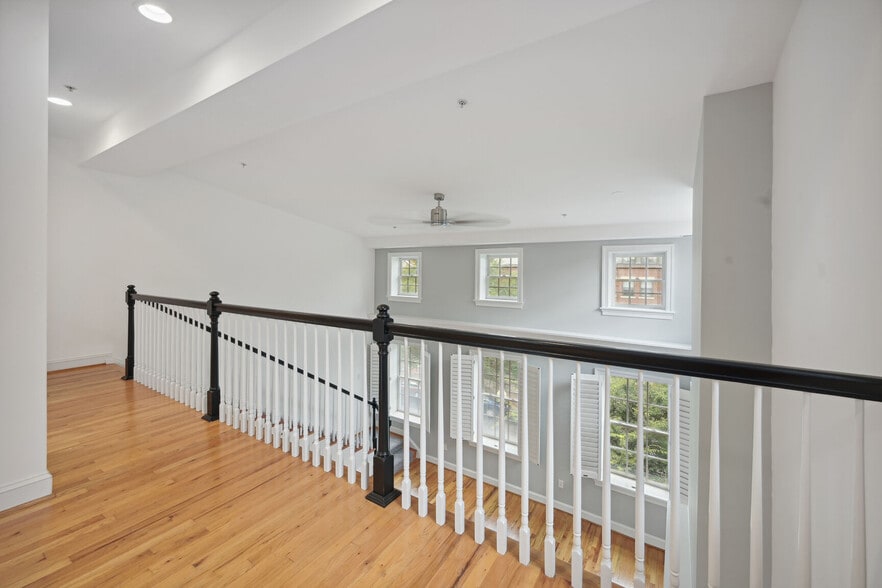 Building Photo - 933 M St NW