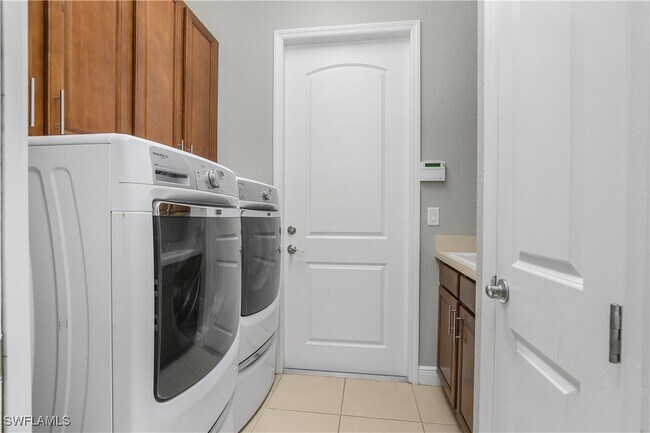 Building Photo - 1558 Serrano Cir