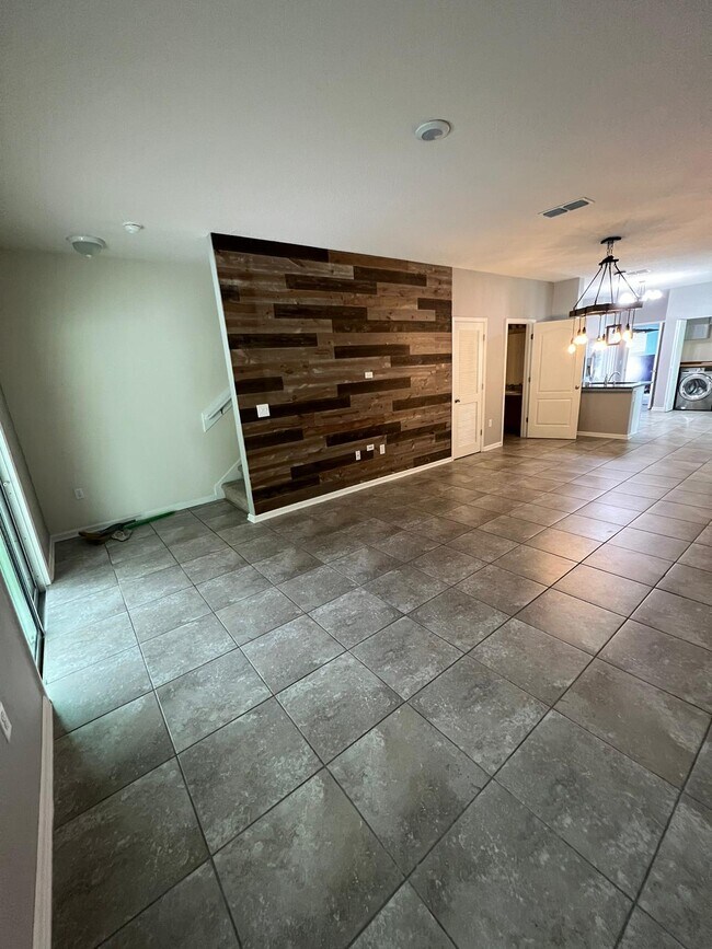 Building Photo - 589 Servia Dr