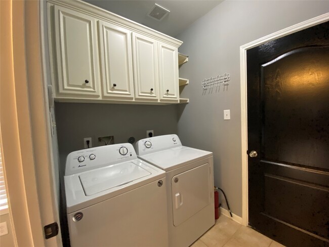 Building Photo - 2827 Mustang Hill Ln