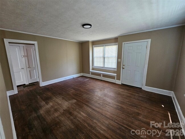 Building Photo - 67 Grattan Dr NE