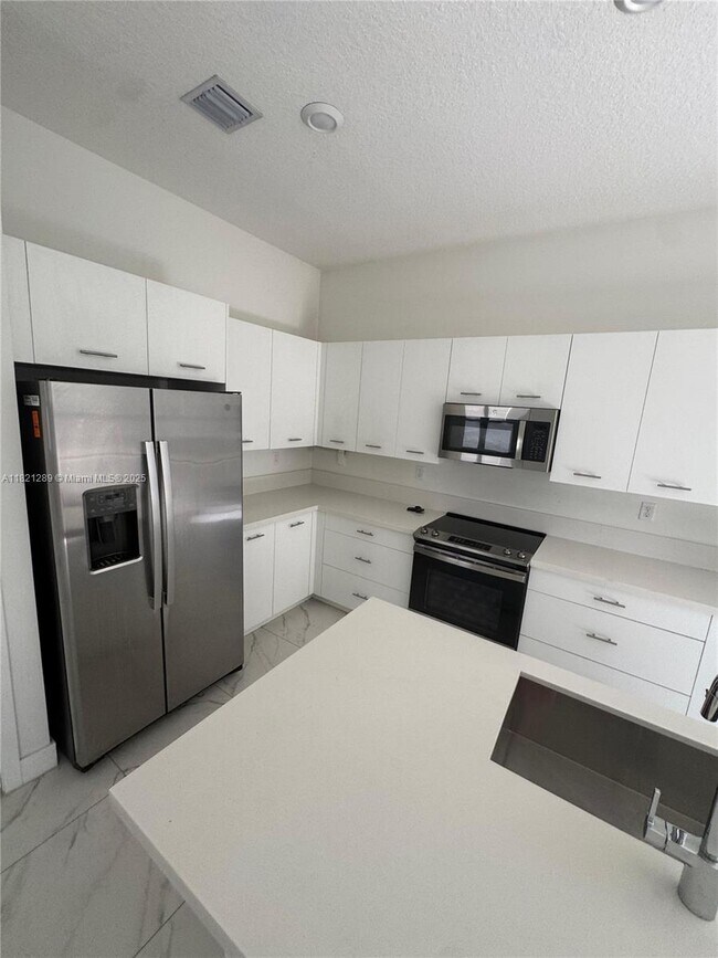 Building Photo - 4481 SW 173rd Ave