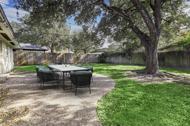 Building Photo - 1111 Stonecrest Dr