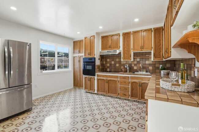Building Photo - 5880 Olinda Rd