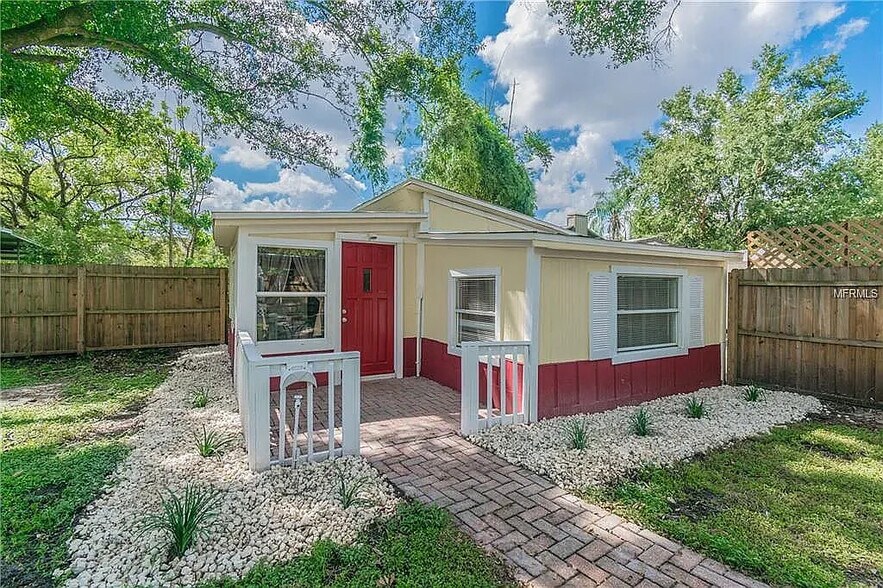 Building Photo - 228 W Jean St