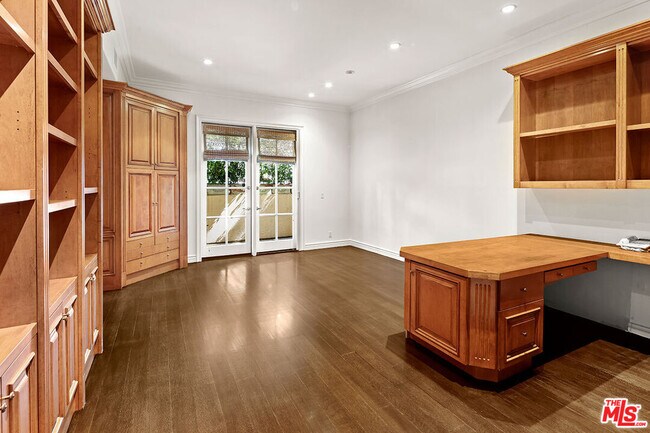 Building Photo - 11500 San Vicente Blvd