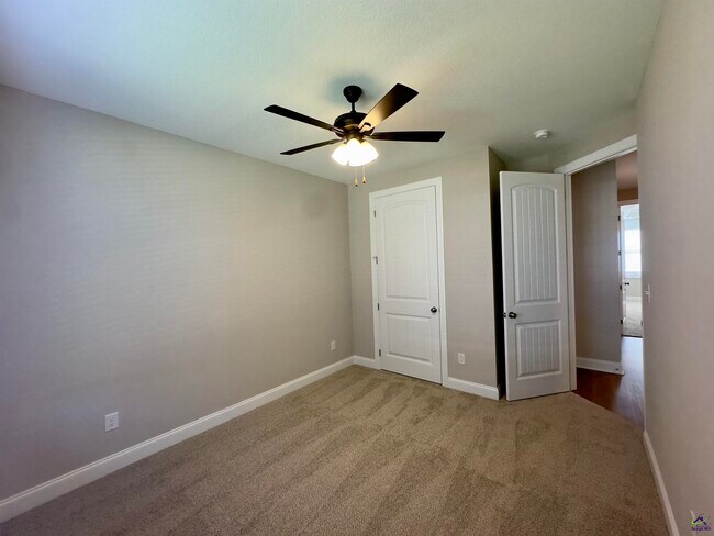 Building Photo - 111 Meyers Lake Dr