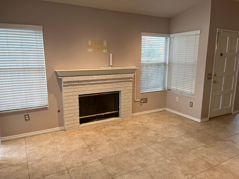 Building Photo - 28098 Lemonwood Dr