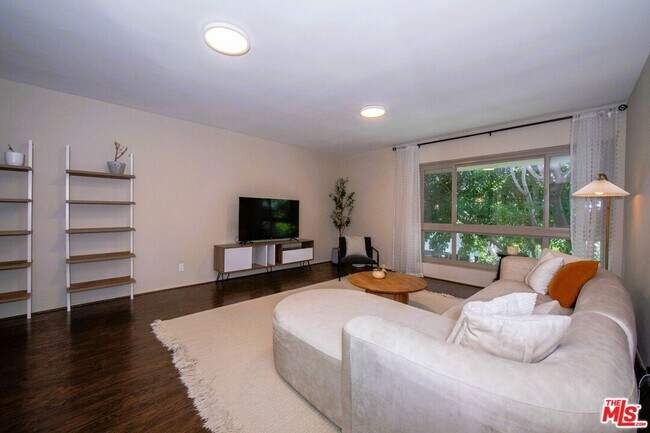 Building Photo - 6001 Canterbury Dr