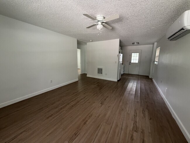 Building Photo - 1801 S Mellonville Ave