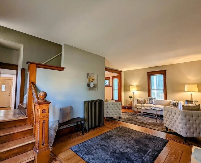 Building Photo - 2801 Harriet Ave