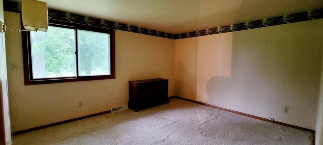 Building Photo - 41511 N Country Club Dr