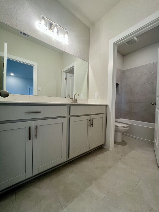 Building Photo - 14426 Daphne Bnd